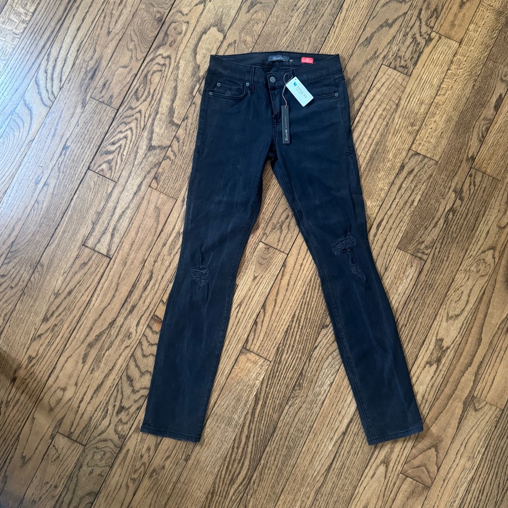 NWT - Level 99 - Lily Skinny Jeans - Size 28